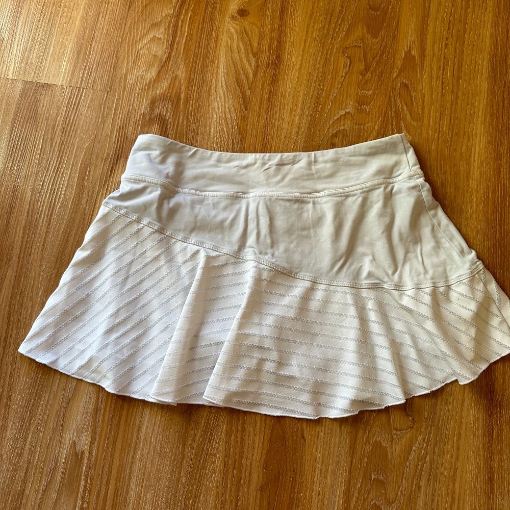 Women's white tennis skirt size medium
